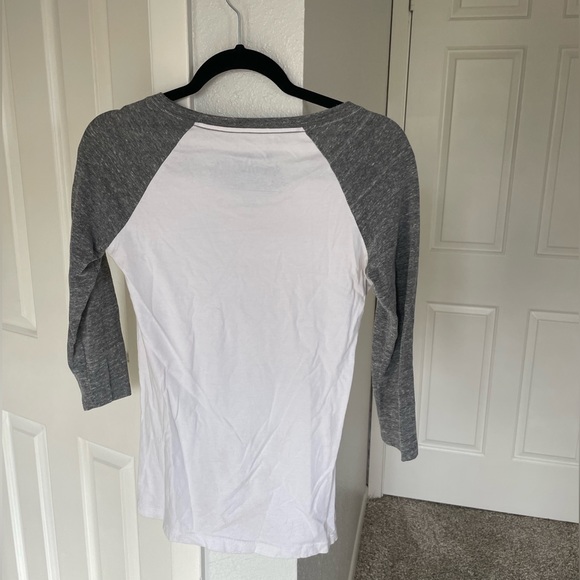 Light weight raglan tee! - Picture 2 of 3